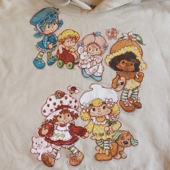NWOT Strawberry Shortcake Pullover Hoodie Kangaroo Sweatshirt Small Tan - Picture 3 of 6